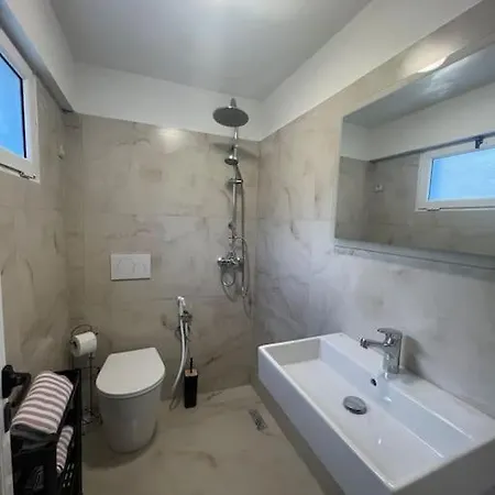 Vlora Rest House شقة